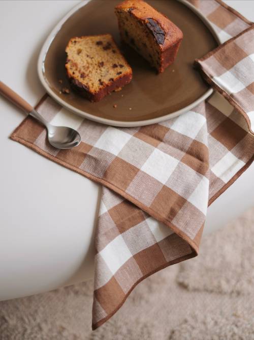 Passion Vichy 🤎 Parmi nos dernières nouveautés il y a ces sets de deux serviettes (mélange coton & lin), dispos en beige ou marron.