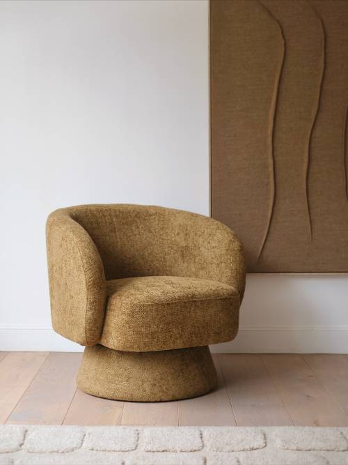 On vous a trouvé le fauteuil design parfait pour les pauses café et autres moments de détente pendant les soirées d’hiver ! Son petit truc en plus : sa fonction pivotante 360° :)