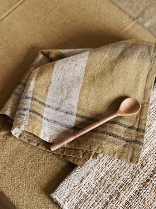 La douceur du lin, la chaleur des teintes automnales et cette envie de se réunir autour d’une belle tablée 🤎
Serviettes & Nappe disponibles dès maintenant sur l’eshop :)