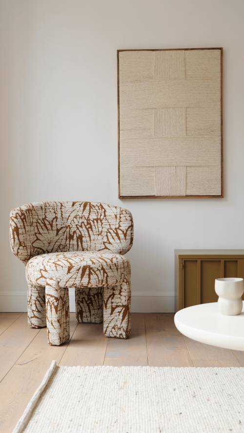 Ce que j’aime dans mon travail, c’est de voir ma sélection de meubles et d’objets déco prendre vie dans un intérieur. Observer comment chaque pièce trouve naturellement sa place aux côtés des autres, jusqu’à créer une ambiance cohérente, à la fois apaisante et pleine de caractère 💛