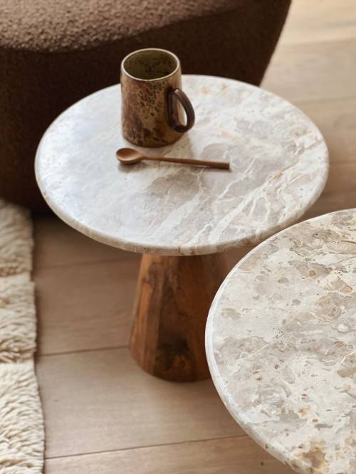 Ces tables d’appoint dont je ne me lasse pas 😍 : un plateau en marbre plein de caractère associé au bois de manguier massif, pour des pièces déco uniques qui apportent une touche de personnalité à votre intérieur.