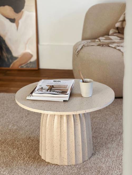 Notre table basse en métal moucheté, celle qui fait toujours son petit effet 😍