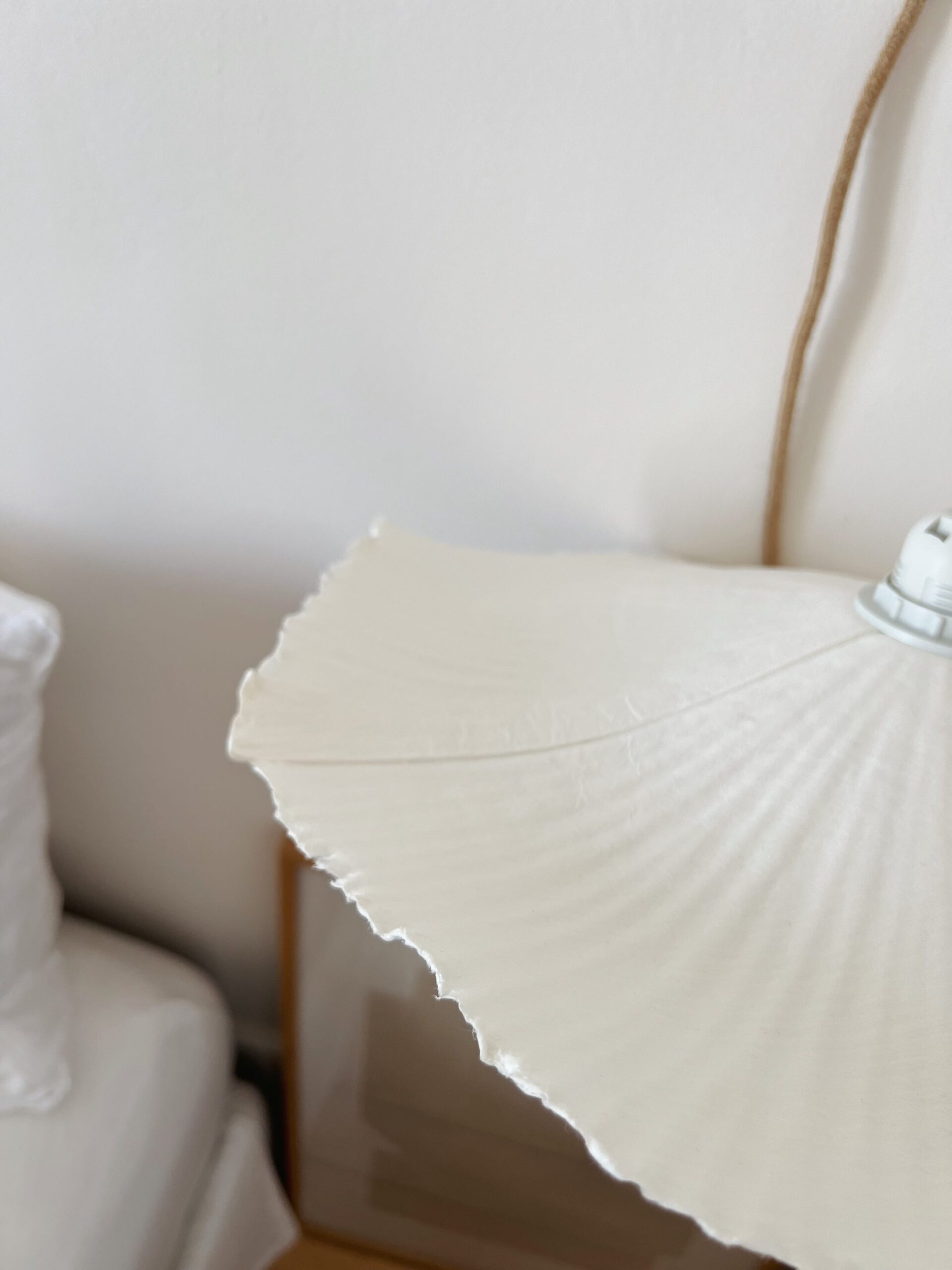 Suspension Luminaire "Fleur" en papier mâché small – Image 4