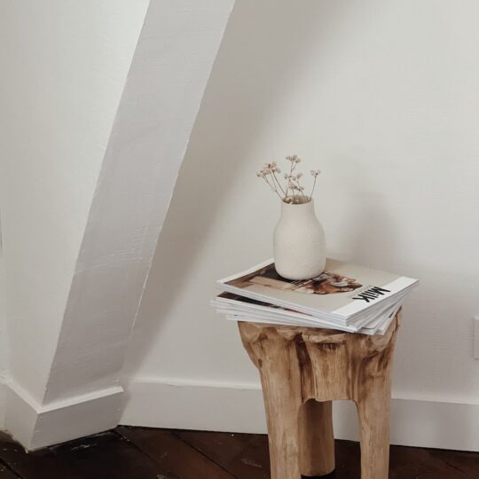 Tabouret trepied en teck recyclé – Image 2