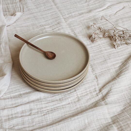 Assiette en grès "sable" – Image 1