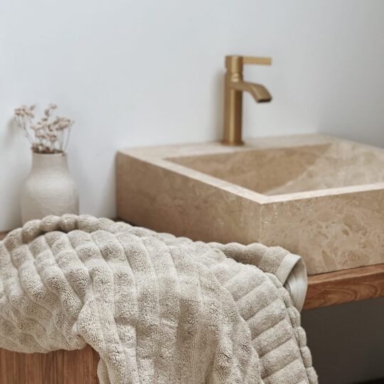 Serviette de toilette gauffrée beige – Image 1