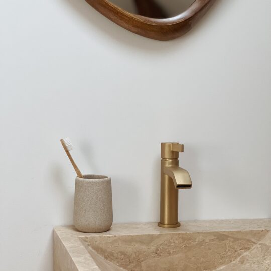 Gobelet de salle de bain en grès – Image 1
