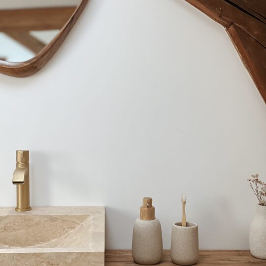 Distributeur de savon grès/frêne – Image 2