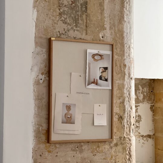 Tableau d'affichage en bois / pêle-mêle – Image 1