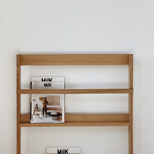 Porte magazines mural en bois large – Image 1