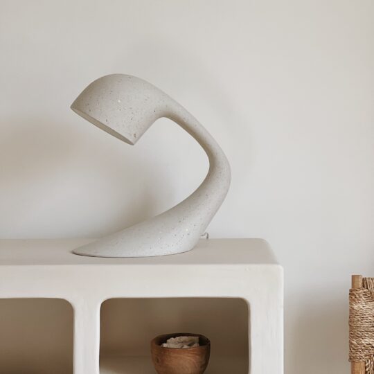 Lampe à poser design en papier mâché – Image 2