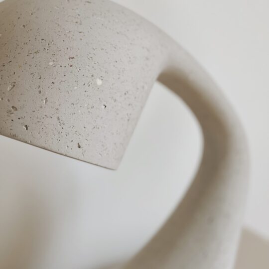 Lampe à poser design en papier mâché – Image 4