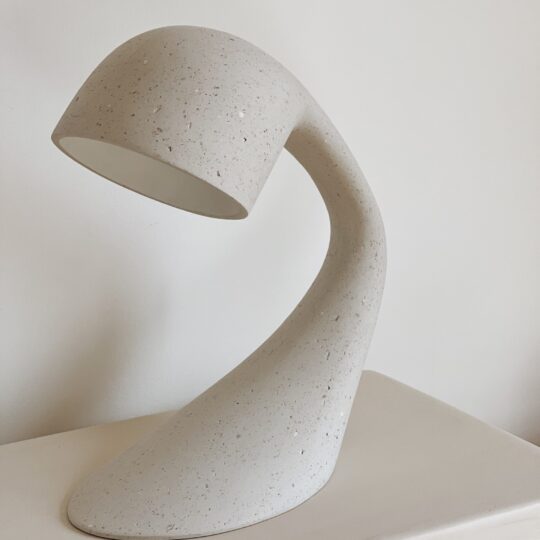Lampe à poser design en papier mâché – Image 3