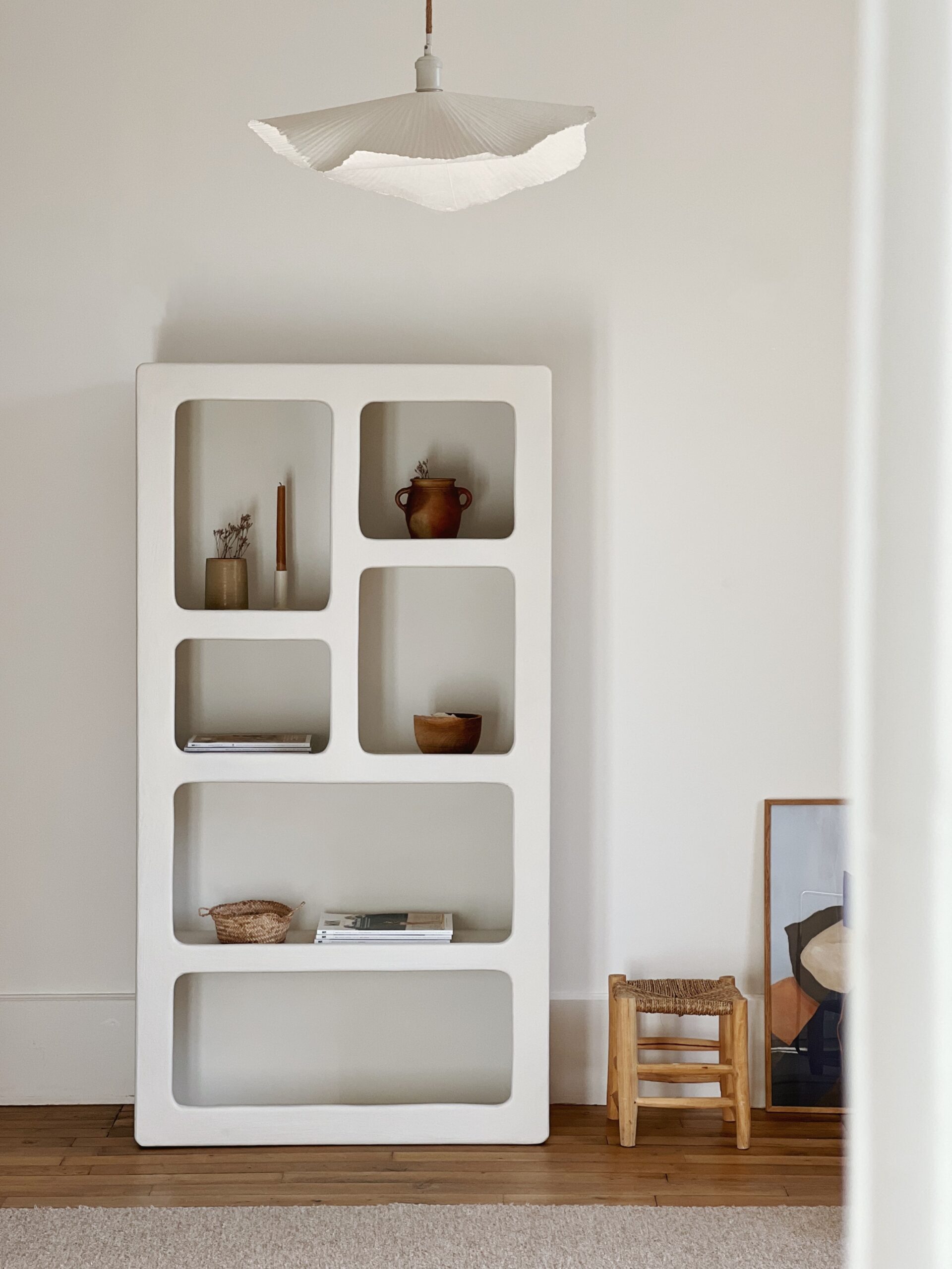 Armoire Mykonos effet beton ciré blanc cassé – Image 1