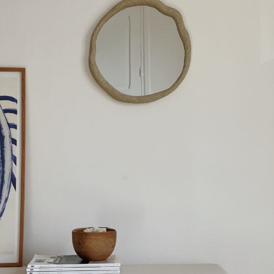 Miroir en résine de forme organique – Image 4