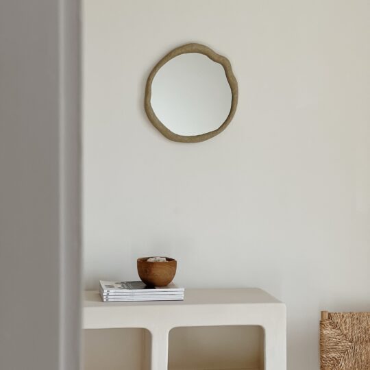 Miroir en résine de forme organique – Image 1
