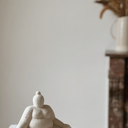 Statue Emi blanche – Image 3
