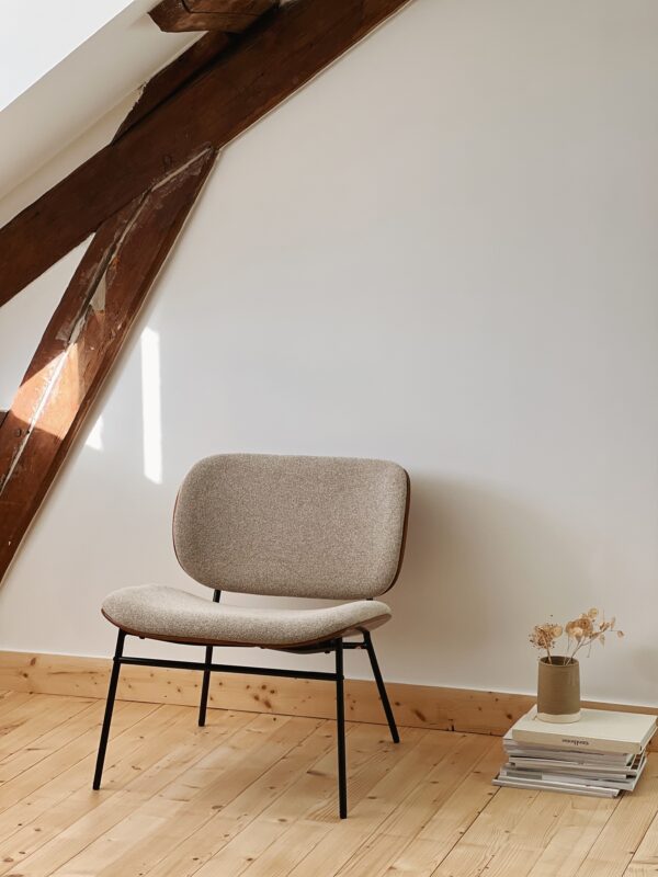 fauteuil beige et bois