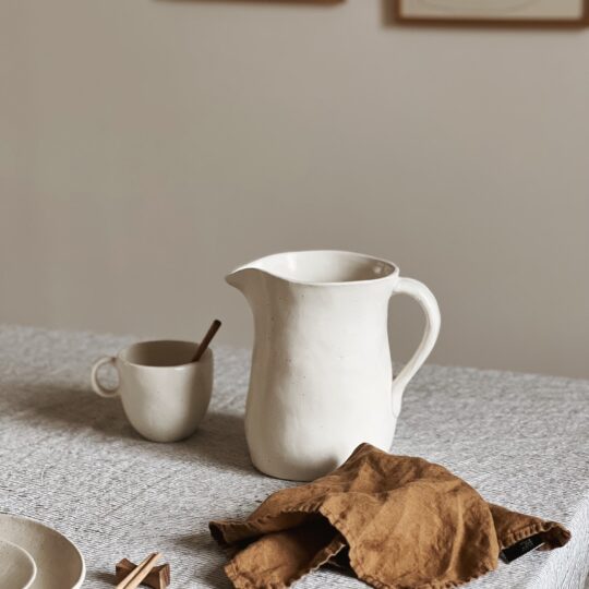 pichet en céramique artisanale