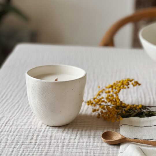 Bougie en cire de soja et céramique blanc cassé