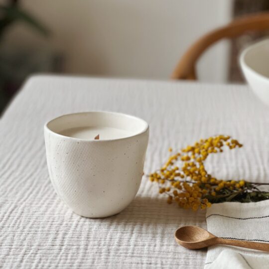 Bougie en cire de soja et céramique blanc cassé