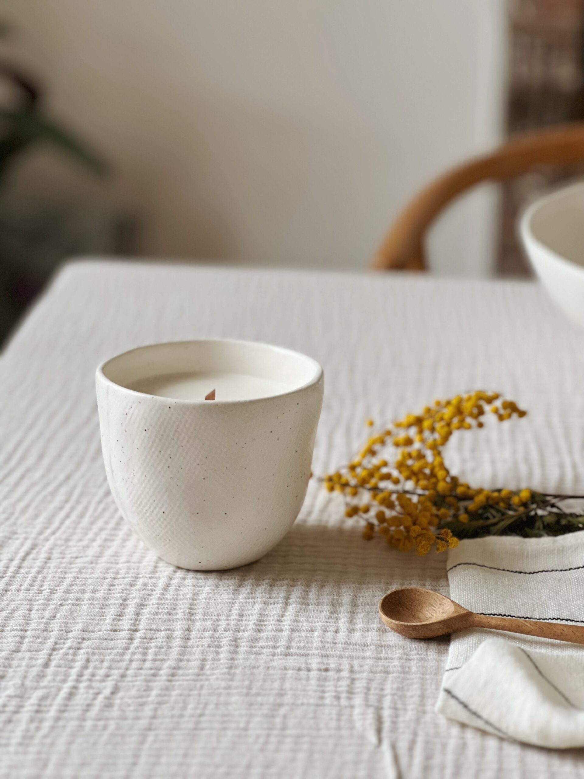 Bougie en cire de soja et céramique blanc cassé