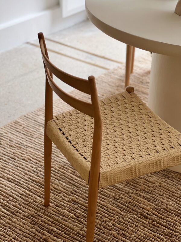 Chaise en bois de frêne et assise tressée