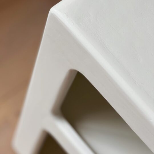 Chevet banc cassé enduit à la chaux effet béton ciré