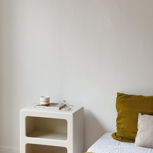 Chevet banc cassé enduit à la chaux effet béton ciré