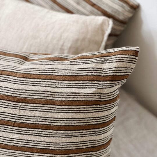 Coussin rectangulaire rayé en lin