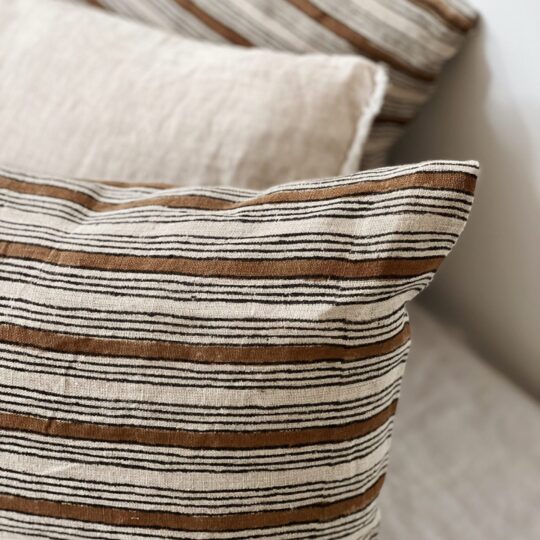 Coussin rectangulaire rayé en lin