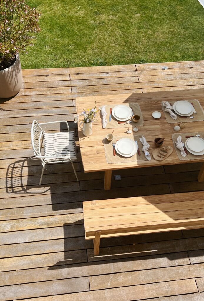 Repas d'été - table en teck sélection M