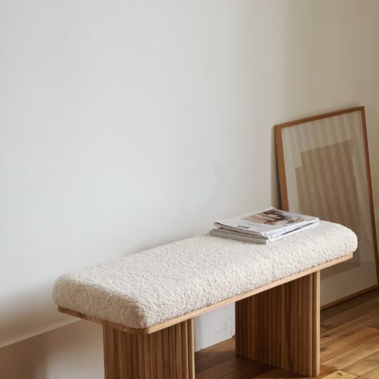 Banc bouclette blanc cassé et bois