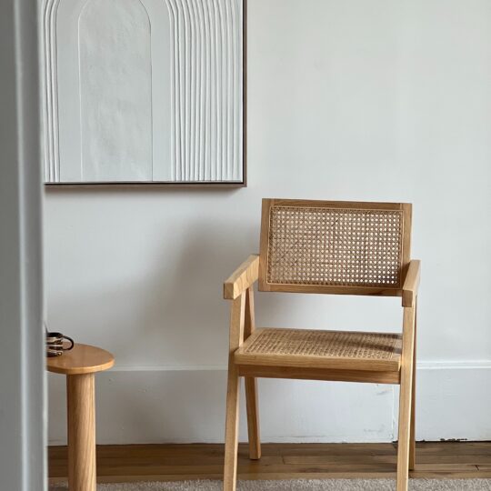 Chaise en cannage avec accoudoirs