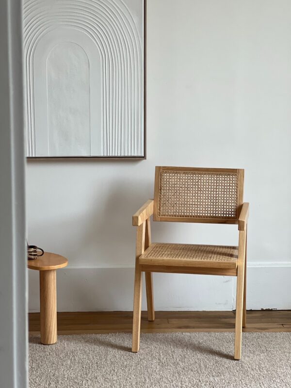 Chaise en cannage avec accoudoirs