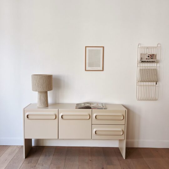 Enfilade space design retro creme