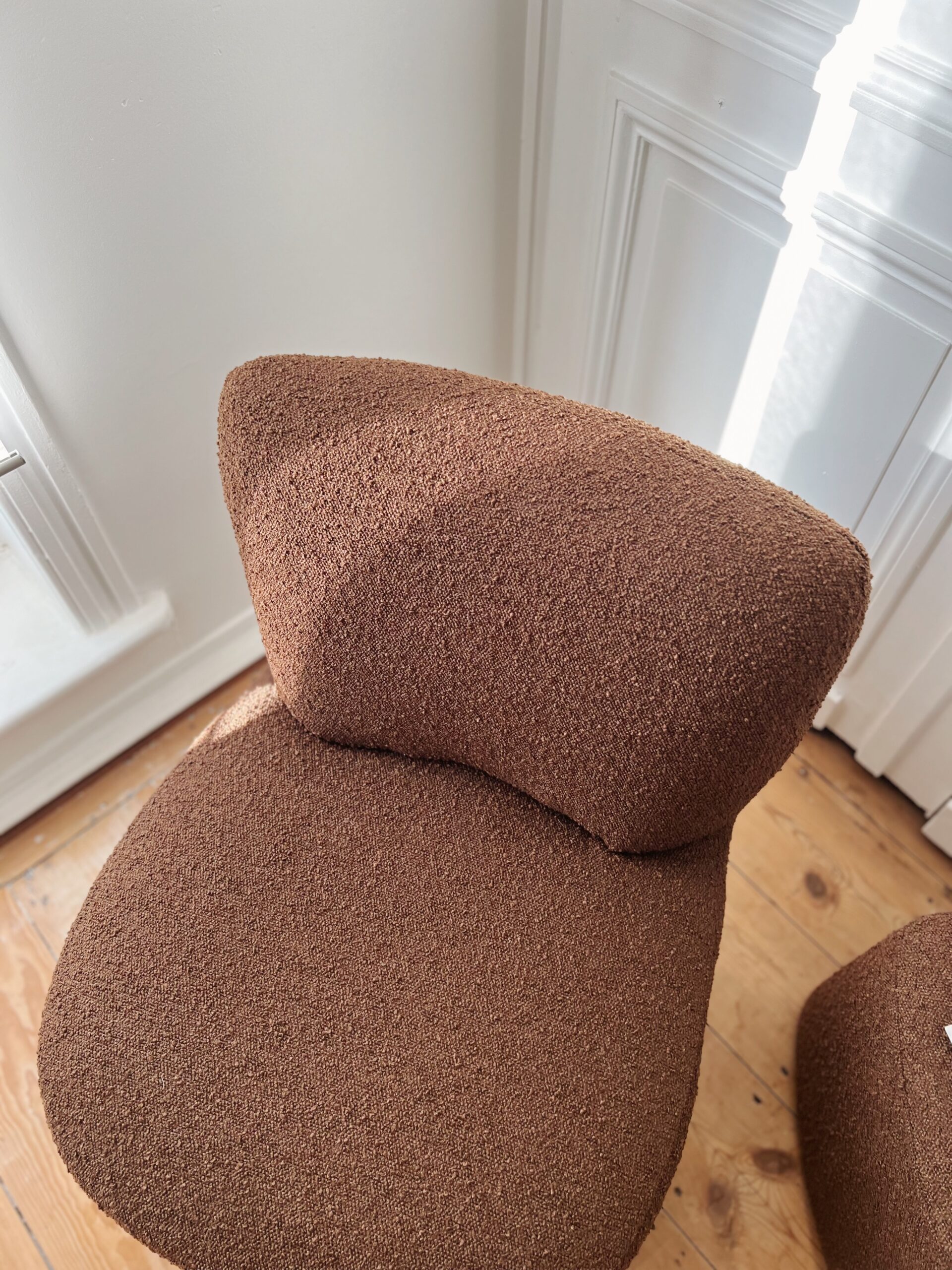 Fauteuil cosy en tissu bouclette