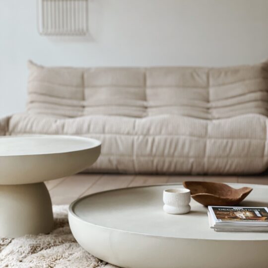 Tables basses en microciment naturel