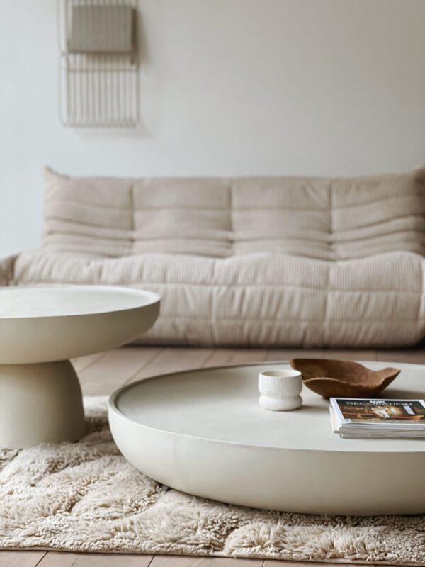 Tables basses en microciment naturel