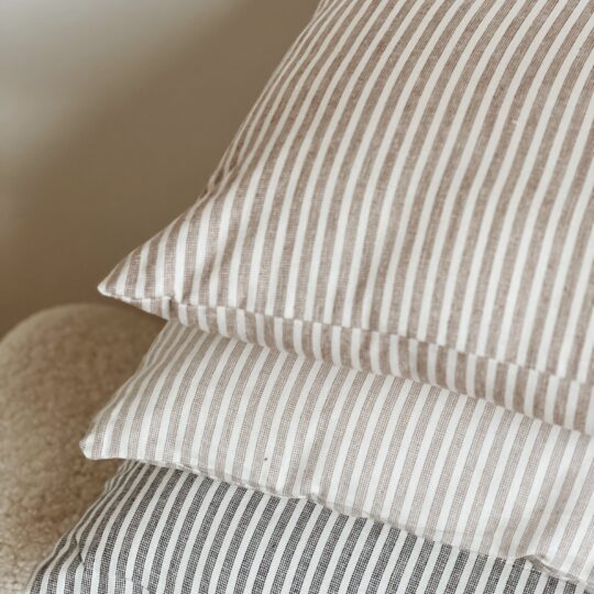 Coussin rectangulaire en coton rayé naturel