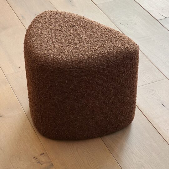 Pouf en bouclette marron