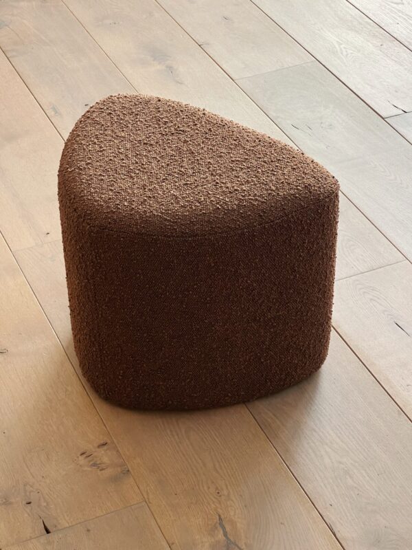 Pouf en bouclette marron
