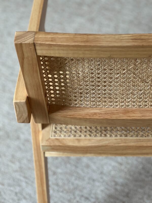 Chaise en cannage avec accoudoirs bois naturel
