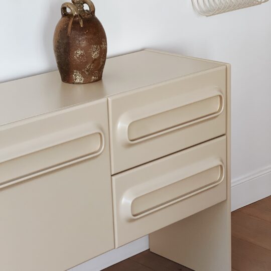Enfilade space design creme