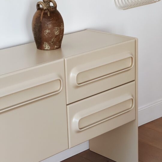 Enfilade space design creme