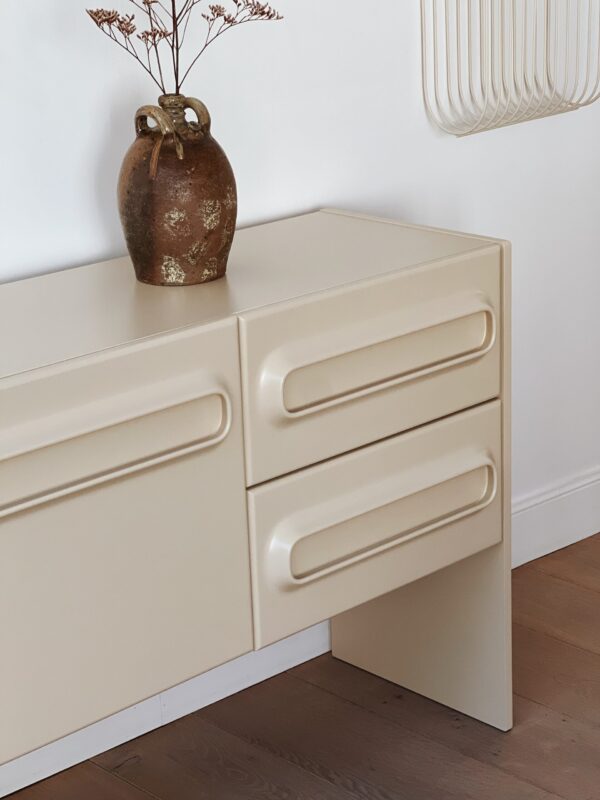 Enfilade space design creme
