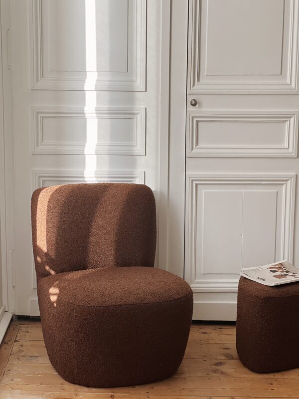 Fauteuil en tissu bouclette marron