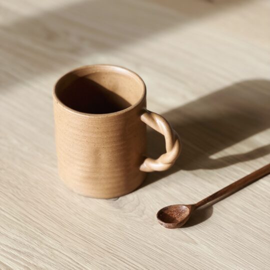 Mug en grès marron