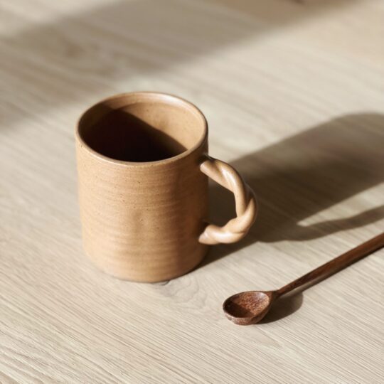 Mug en grès marron