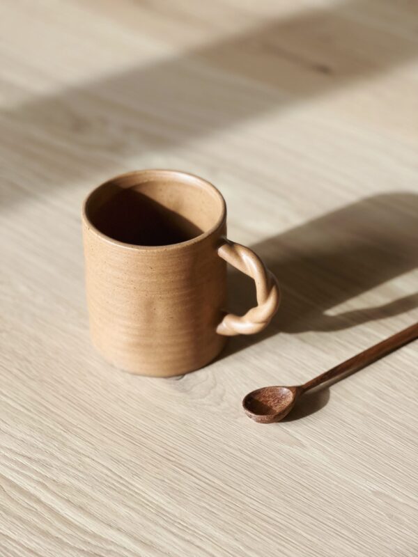 Mug en grès marron